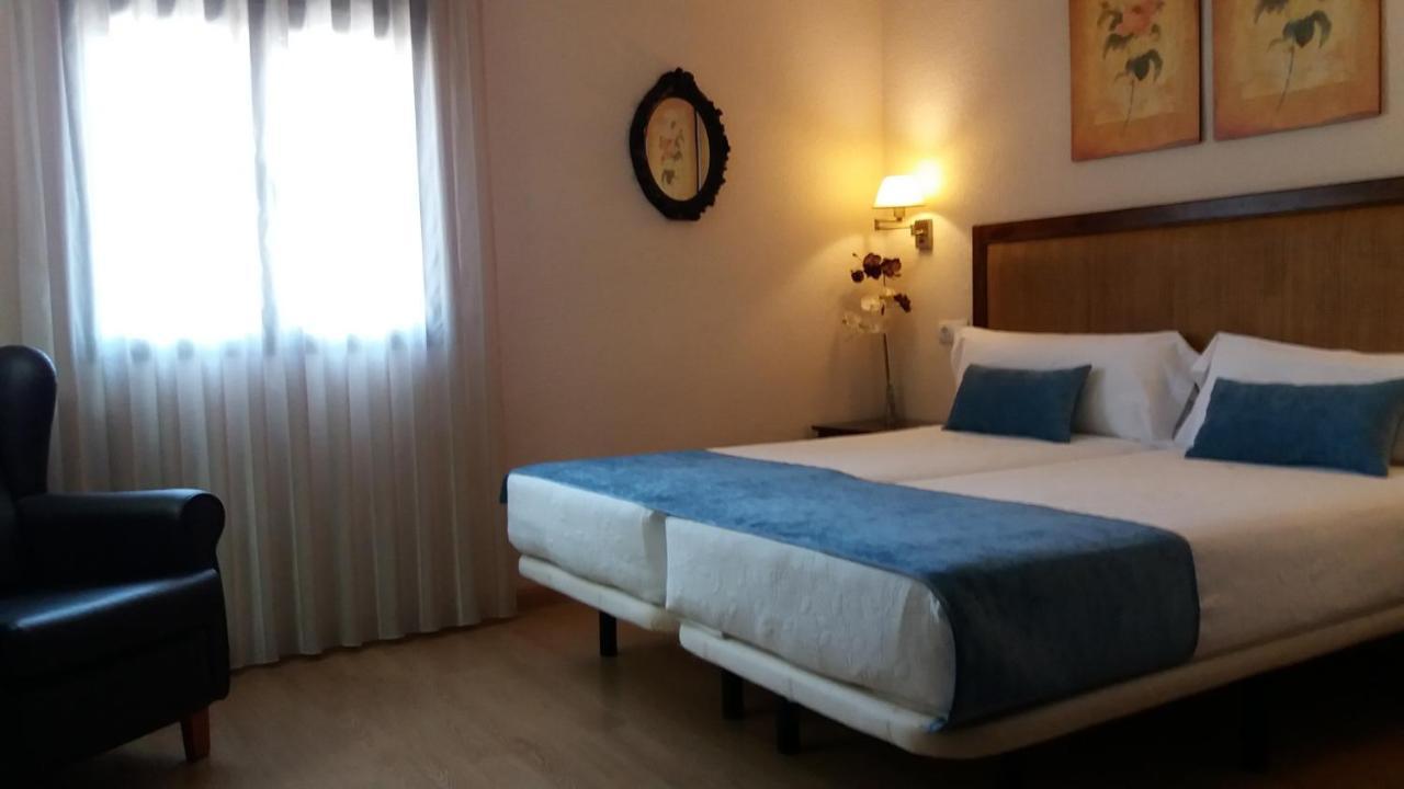 Hostal Rural Moratin Pastrana Exterior photo